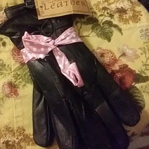 GENUINE LEATHER GLOVES NWT